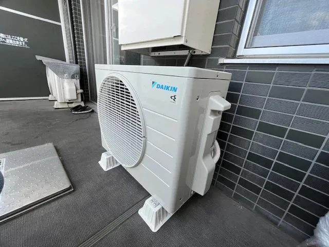 『室外機にカバーをつけることによってたくさんの利点があります...